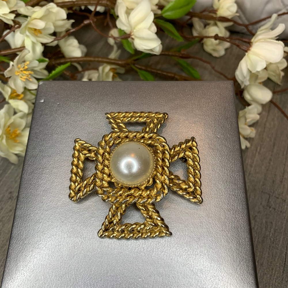 Vintage 60’s Era Faux Pearl Twisted Gold Brooch